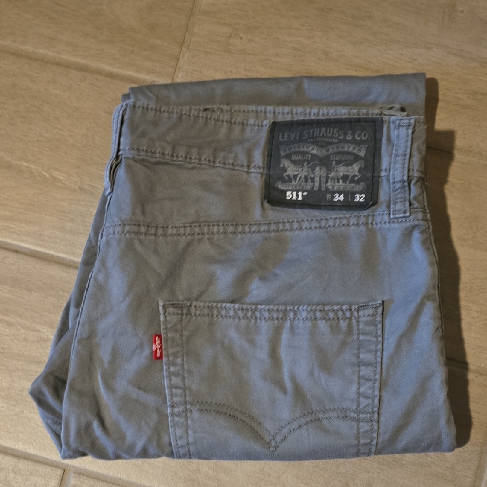 Levi's Gray Chinos Timeless Style